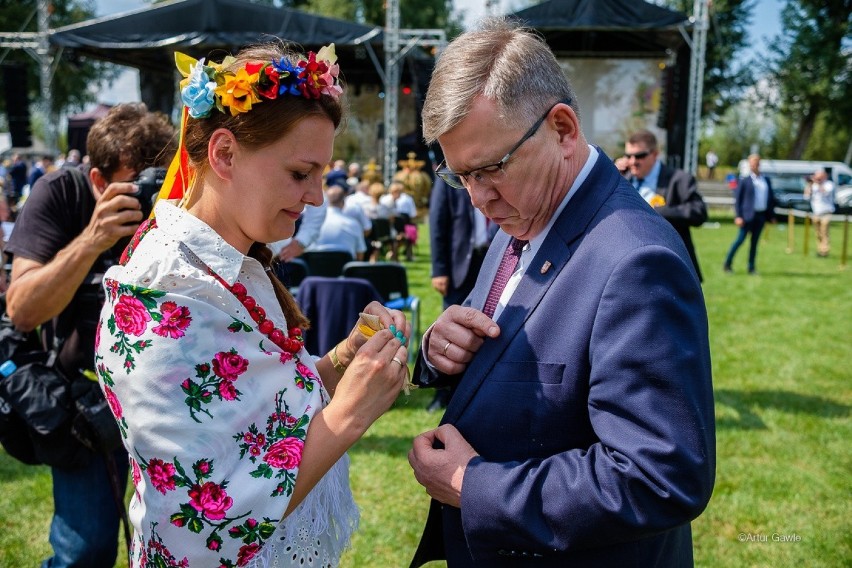 Zbylitowska Góra. Prezydent RP Andrzej Duda wraz z żoną Agatą Kornhauser-Duda na dożynkach gminnych pod Tarnowem [ZDJĘCIA]
