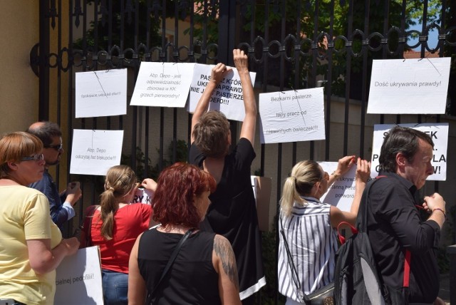 W czerwcu 2019 roku pod częstochowską kurią Demokratyczna RP zorganizowała protest przeciwko ukrywaniu pedofilii w kościele