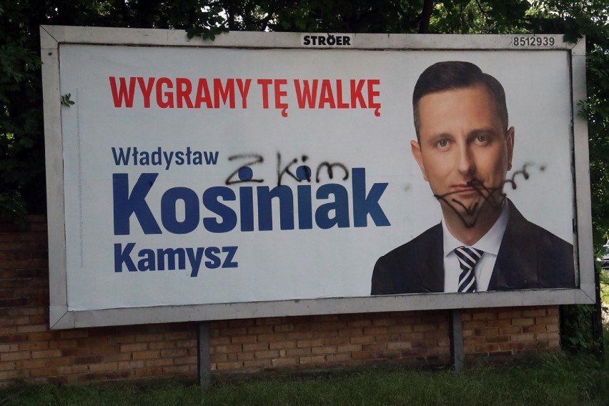 Plakaty i banery wyborcze są w Legnicy notorycznie niszczone [ZDJĘCIA]