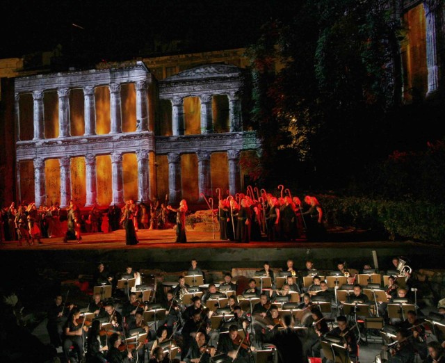 Każdego lata w Teatrze Antycznym w Taorminie odbywa się Taormina ...