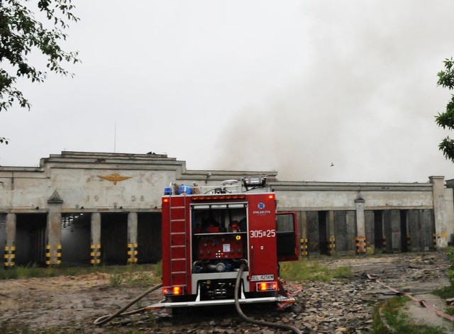 W akcji gaśniczej uczestniczyło około 50 strażaków i 18 wozów gaśniczych.
