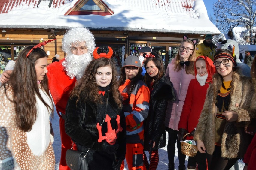 Zakopane. Kilkuset maturzystów zatańczyło poloneza na Krupówkach [ZDJĘCIA]