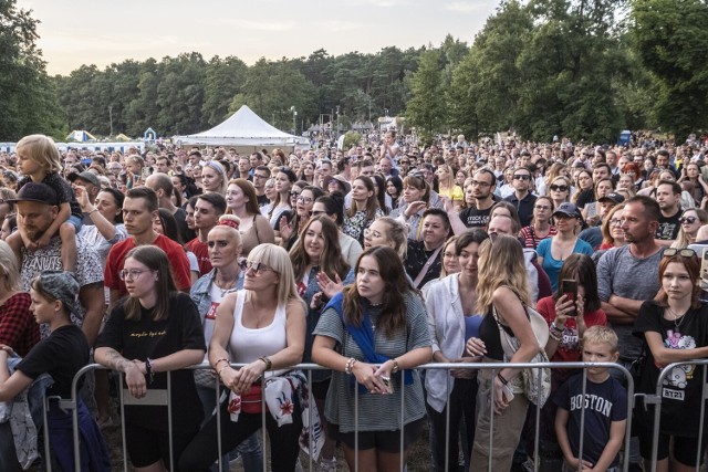 W piątek, 29 lipca na plaży przy Jeziorze Strzeszyńskim w ramach bezpłatnego cyklu koncertów - #NaFalach wystąpił zespół LemOn. Zobacz, jak poznaniacy bawili się podczas koncertu.

Przejdź dalej -->