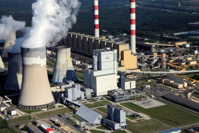 Trwa przywracanie do sieci kolejnych bloków energetycznych w elektrowni Bełchatów po awarii do której doszło 17 maja 2021