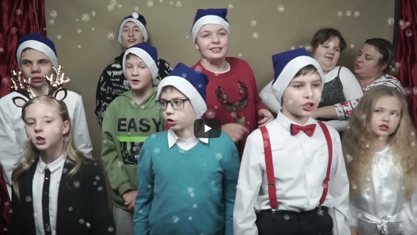 Dzieci ze stowarzyszenia  "Niebieski Skarb" nagrały świąteczną piosenkę