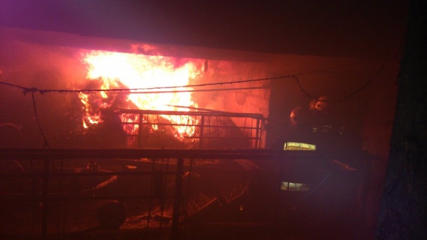 Pożar w Ornecie. Palił się budynek gospodarczy