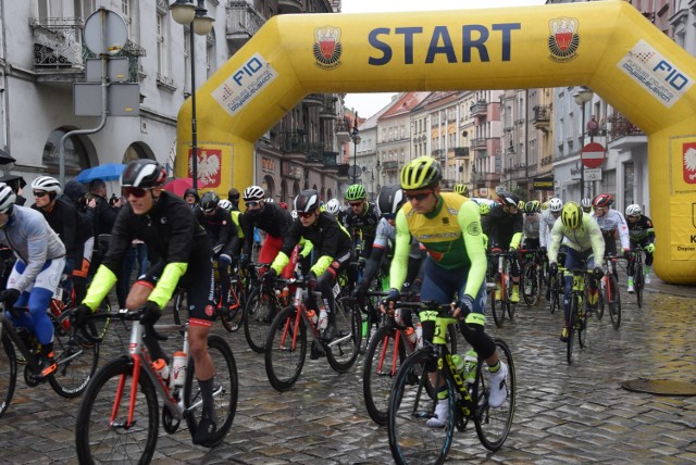 Hellena Tour 2019. Kolarze wystartowali z Głównego Rynku w Kaliszu