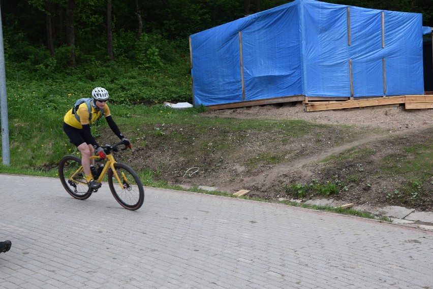 Rowerzystów na szutrowych drogach Suwalszczyzny można...