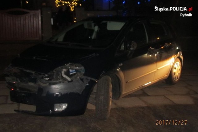 Pijany 24-latek uderzył autem w barierki i uciekł z miejsca zdarzenia