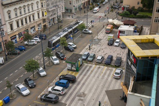 Koncepcja zakłada, że jeden z przystanków wiedeńskich na ul. Gdańskiej ma zostać wybudowany przy placu przed „Rywalem".