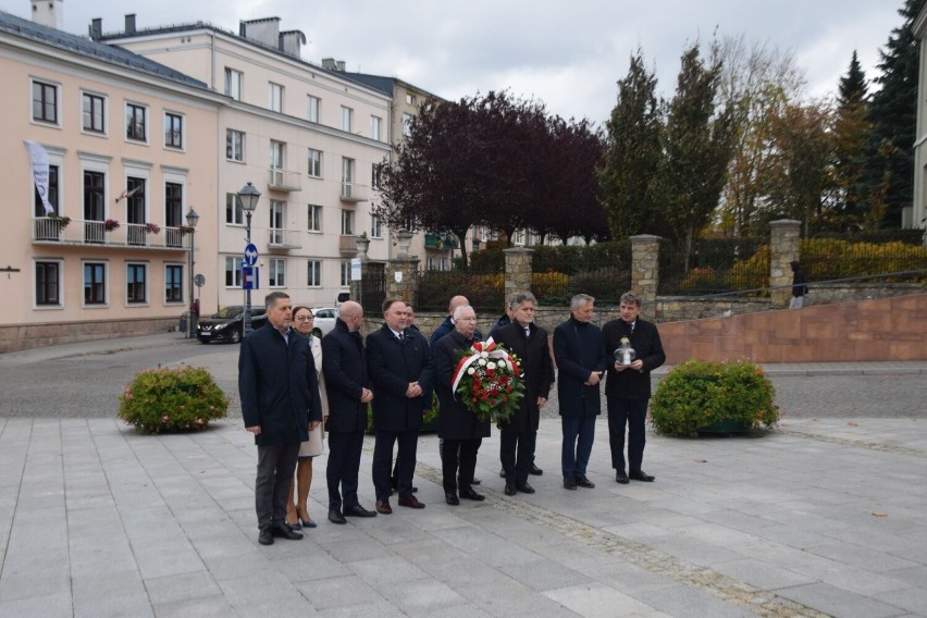 19 października obchodzimy rocznicę śmierci księdza Jerzego Popiełuszki. Władze złożyły wieńce przed jego pomnikiem w Kielcach