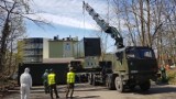 Wojskowe kontenery stanęły przed szpitalem w Nysie