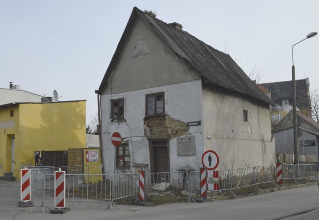 KOŚCIAN. Dom Masztalerza ginie na naszych oczach. Sytuacja jest patowa