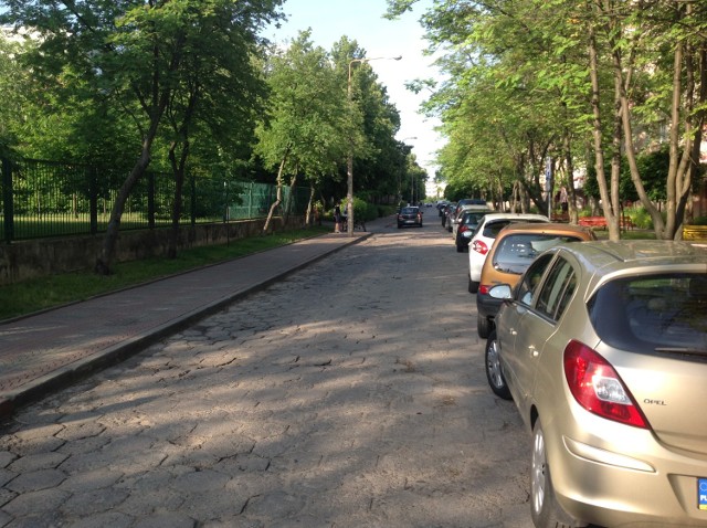 Już od połowy października mieszkańcy powinni korzystać z odremontowanej drogi i nowego parkingu, który powstanie tuż przy Gimnazjum nr 13, przy ulicy Piastowskiej