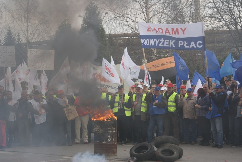 Tak wyglądała hutnicza pikieta w Dąbrowie Górniczej w 2014...