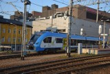 Dwa wypadki z udziałem pociągów w Katowicach, jeden śmiertelny. Poszkodowani przechodzili przez tory w niedozwolonych miejscach