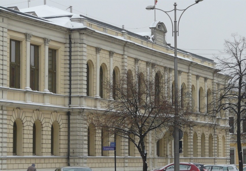 Pabianice. Do biura rzeczy znalezionych znów trafiła gotówka - z dwóch źródeł. Ile znaleziono?