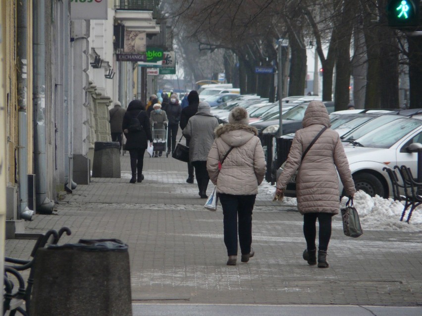 Pabianice. Do biura rzeczy znalezionych znów trafiła gotówka - z dwóch źródeł. Ile znaleziono?