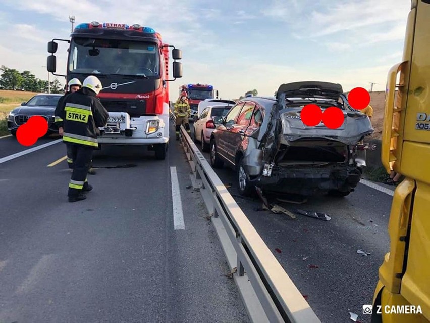 Zderzenie pięciu samochodów na DK1 w Kruszynie [ZDJĘCIA]. Winny kierowca ciężarówki