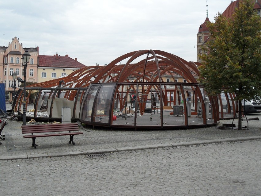 Rozbierają Kopuły w Tarnowskich Górach na Rynku - 25...