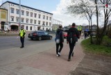 Policjanci z Zawiercia w jeden dzień nałożyli aż 79 mandantów za łamanie przepisów w rejonie przejść dla pieszych. WIDEO i ZDJĘCIA