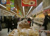 Piaseczno: Kasjerka Auchan nie mogła pójść do toalety. Oddała mocz pod siebie