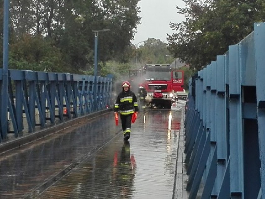 Pożar auta na moście