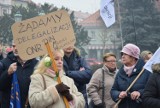 "Nie dla faszyzmu". Manifestacja na rynku w Wodzisławiu Śl. [WIDEO, ZDJĘCIA]