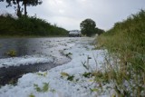 Ulewa i burza z gradobiciem w Poddębicach. Jest kolejne ostrzeżenie przed burzami i gradem! (ZDJĘCIA)