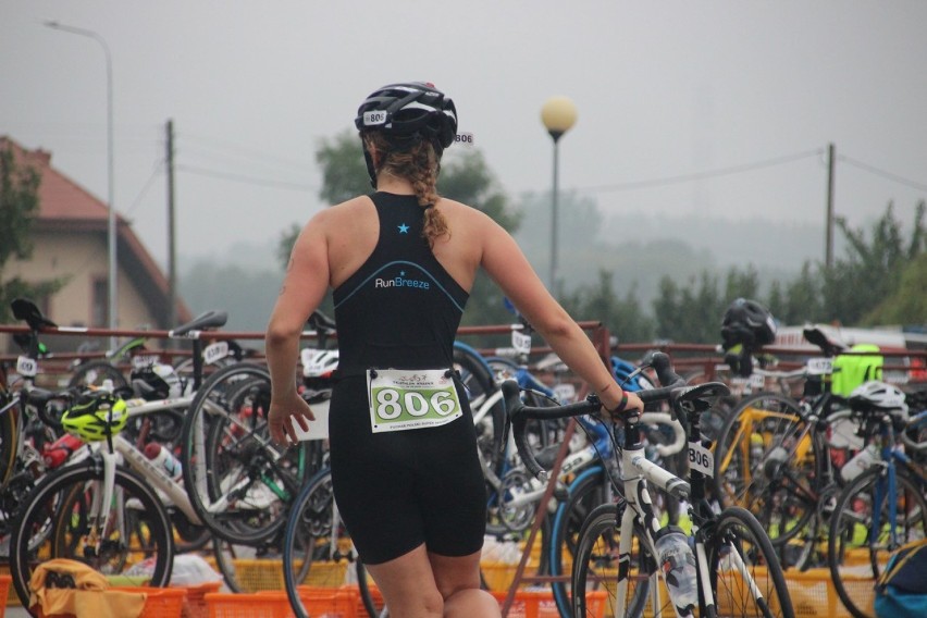 Pływali, jechali na rowerze i bigali w deszczu. Triathlon Kraśnik 2018 już za nami (ZDJĘCIA)