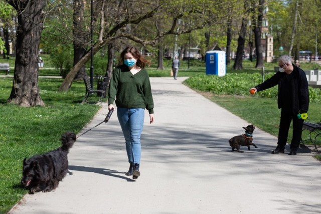 Ekspert z Poznania nie ma wątpliwości - skutecznie zakończyć pandemię koronawirusa może tylko szczepionka, a jeśli nie powstanie - naturalnie nabyta odporność.