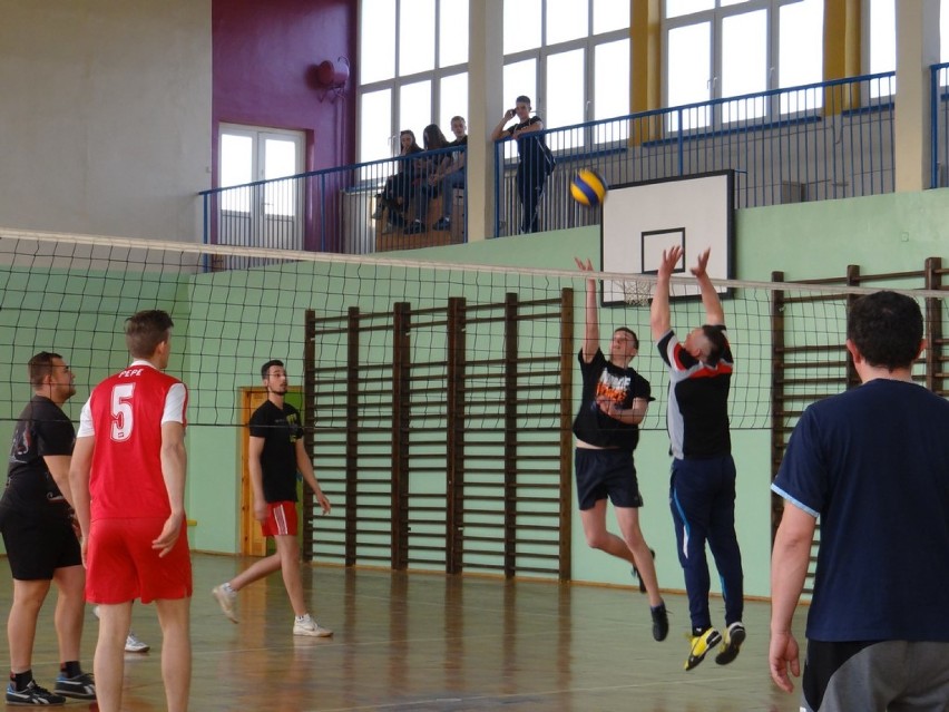 Turniej siatkówki w Zapolicach [zdjęcia]