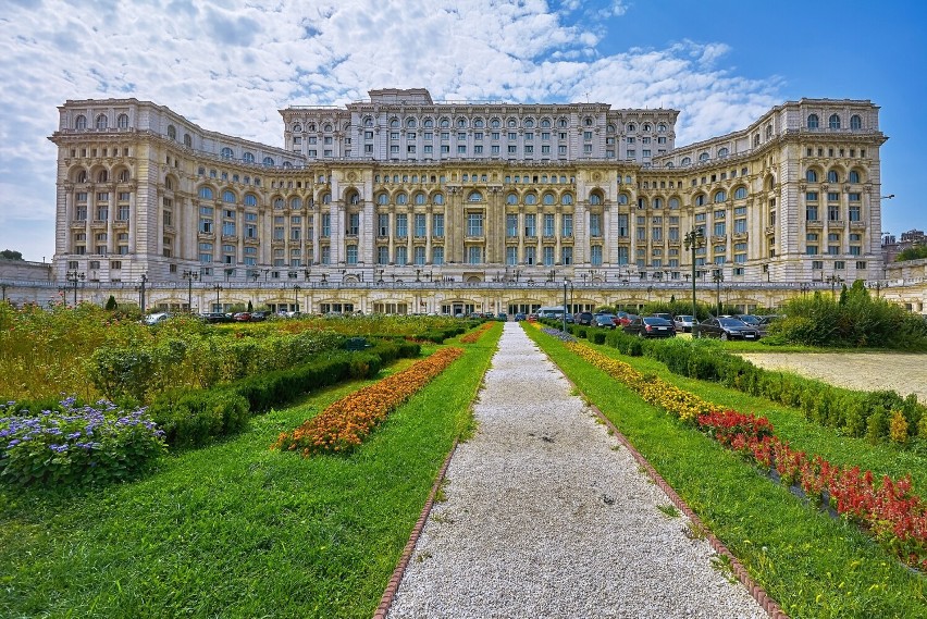 Pałac Ludowy, obecnie siedziba rumuńskiego parlamentu, to...