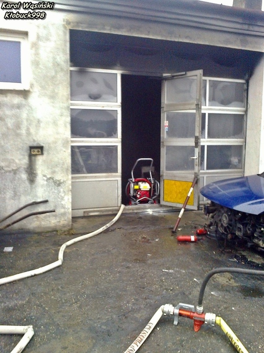 Pożar w hali w Przystajni [FOTO]