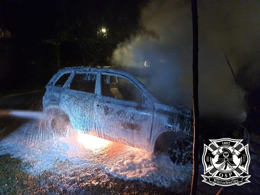 Pożar auta w Białogórze - 25 listopada 2020
