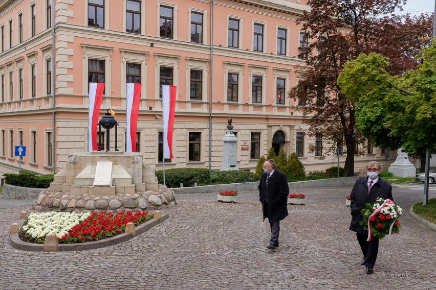 Koronawirus. Skromne uroczystości trzeciomajowe w Tarnowie [ZDJĘCIA]