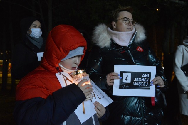 "Ani jednej więcej", to hasło towarzyszyło uczestnikom marszu w Bełchatowie, 7.11.2021