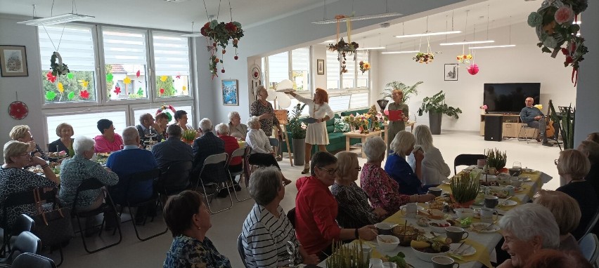 Huczna zabawa u seniorów z Nowych Skalmierzyc