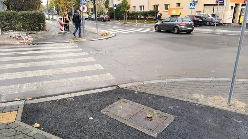 Nowy chodnik i ścieżka rowerowa wzdłuż ul. Katowickiej