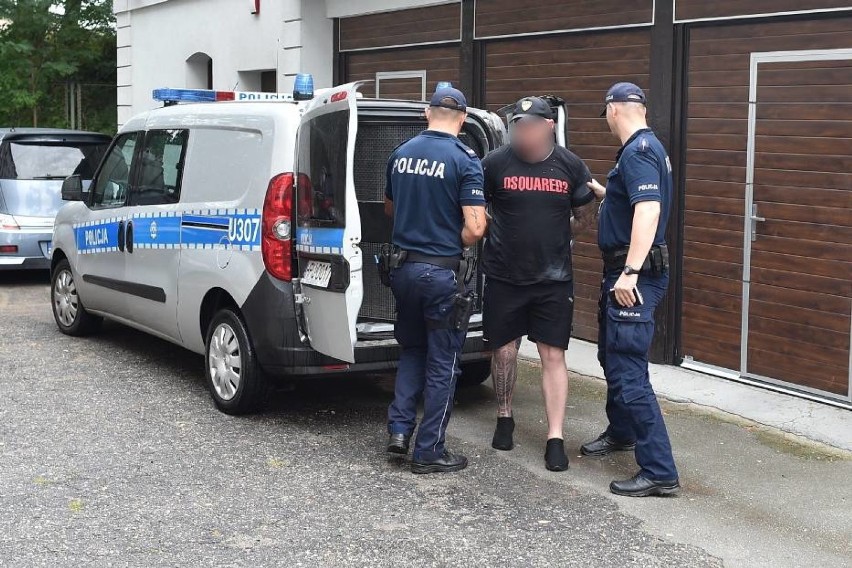 Areszt dla kierowcy, który w Lesznie na pasach uderzył kobietę. Mieszkaniec Dolnego Śląska  ma na sumieniu inny rozbój