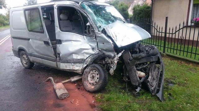 Po godz. 7 w Komorowie w gminie Kiszkowo w powiecie gnieźnieńskim doszło do wypadku z udziałem samochodu ciężarowego i busa. 

Zobacz więcej:Wypadek w Komorowie z udziałem samochodu ciężarowego i busa