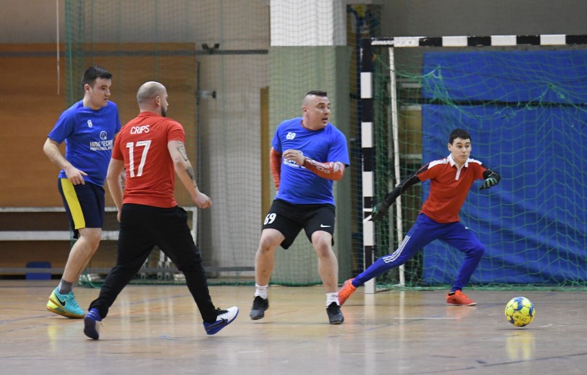 Koniec rozgrywek Żarskiej Ligi Futsalu. Puchar, po zaciętym meczu, wywalczyła drużyna JAR-BUD!