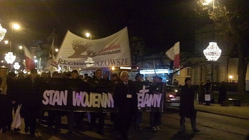 Marsz Solidarności przemaszerował ulicami z okazji 30. rocznicy stanu wojennego (ZDJĘCIA, WIDEO)