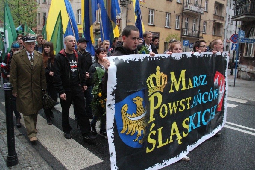 Ulicami Katowic przeszedł Marsz Powstańców Śląskich....