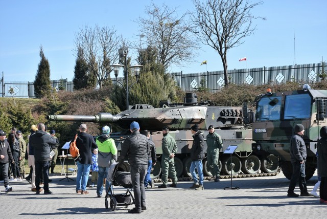 Największe zainteresowanie na Wojskowych Targach Pracy i Służby w Chełmie wzbudzał czołg Leopard. Fot.
