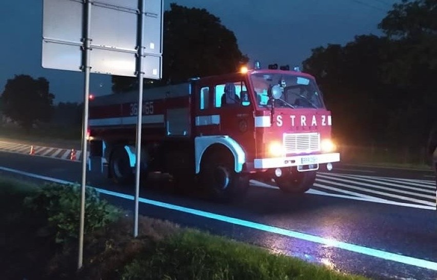 Duńkowiczki. Pożar BMW na drodze krajowej nr 77. Wyjechały trzy zastępy strażaków [ZDJĘCIA]