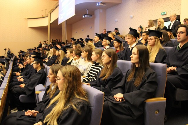 Uniwersytet Kaliski uroczyście rozpoczął nowy rok akademicki. W wydarzeniu wziął udział minister Przemysław Czarnek
