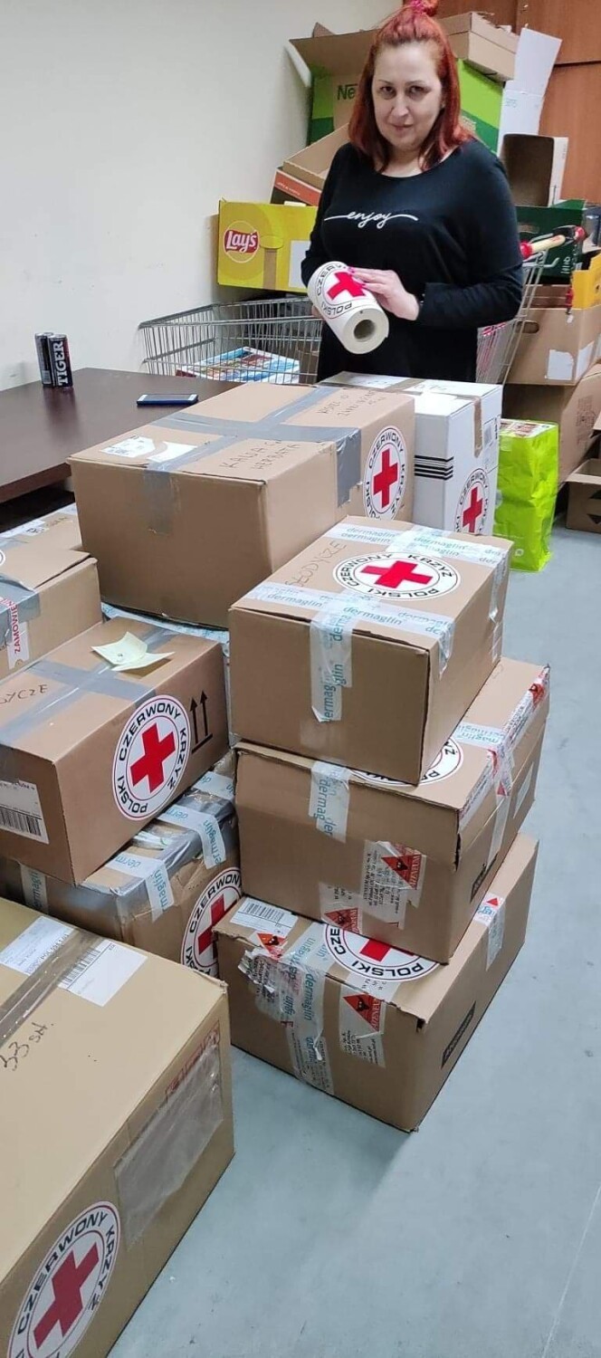 Pomoc dla Ukrainy. Płocki oddział Polskiego Czerwonego Krzyża również pomaga Ukrainie.