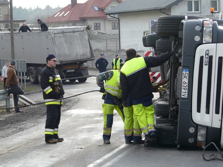 Przewrócona ciężarówka w Rossoszycy