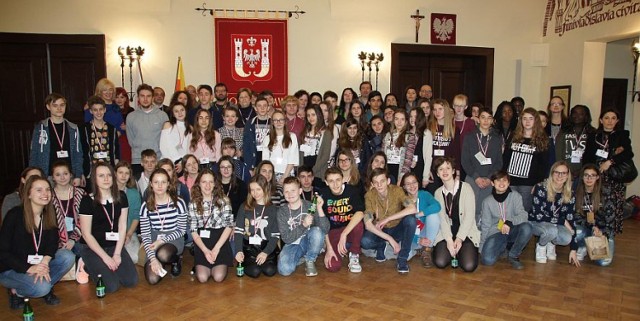 Uczniowie z Portugalii, Grecji, Włoch, Czech i Francji w inowrocławskim ratuszu.